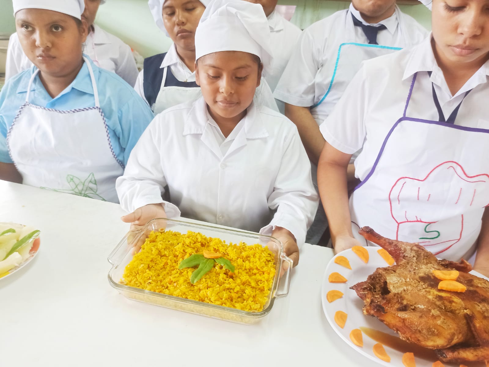 Estudiantes de CTI en Bocas del Toro se destacan en la cocina