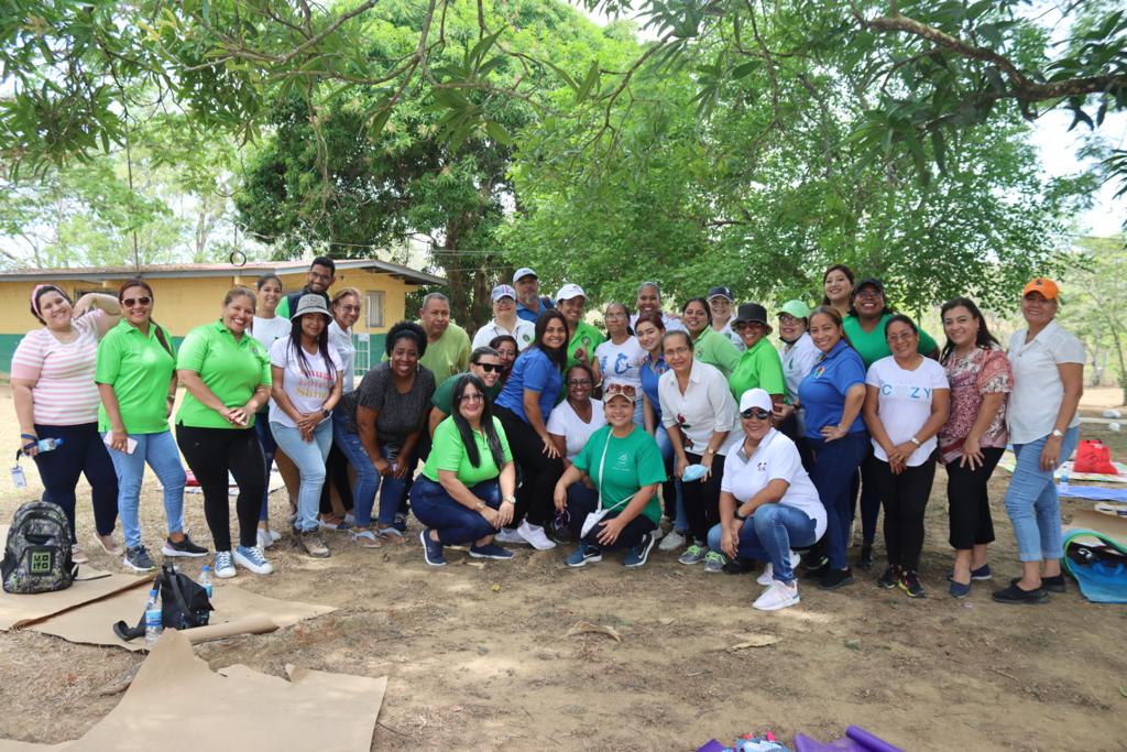 Servidores públicos participan de un taller de cuerdas sobre higiene mental