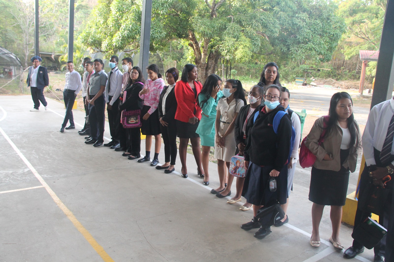 Estudiantes de CTI conmemoran Semana de la Secretaria (o)