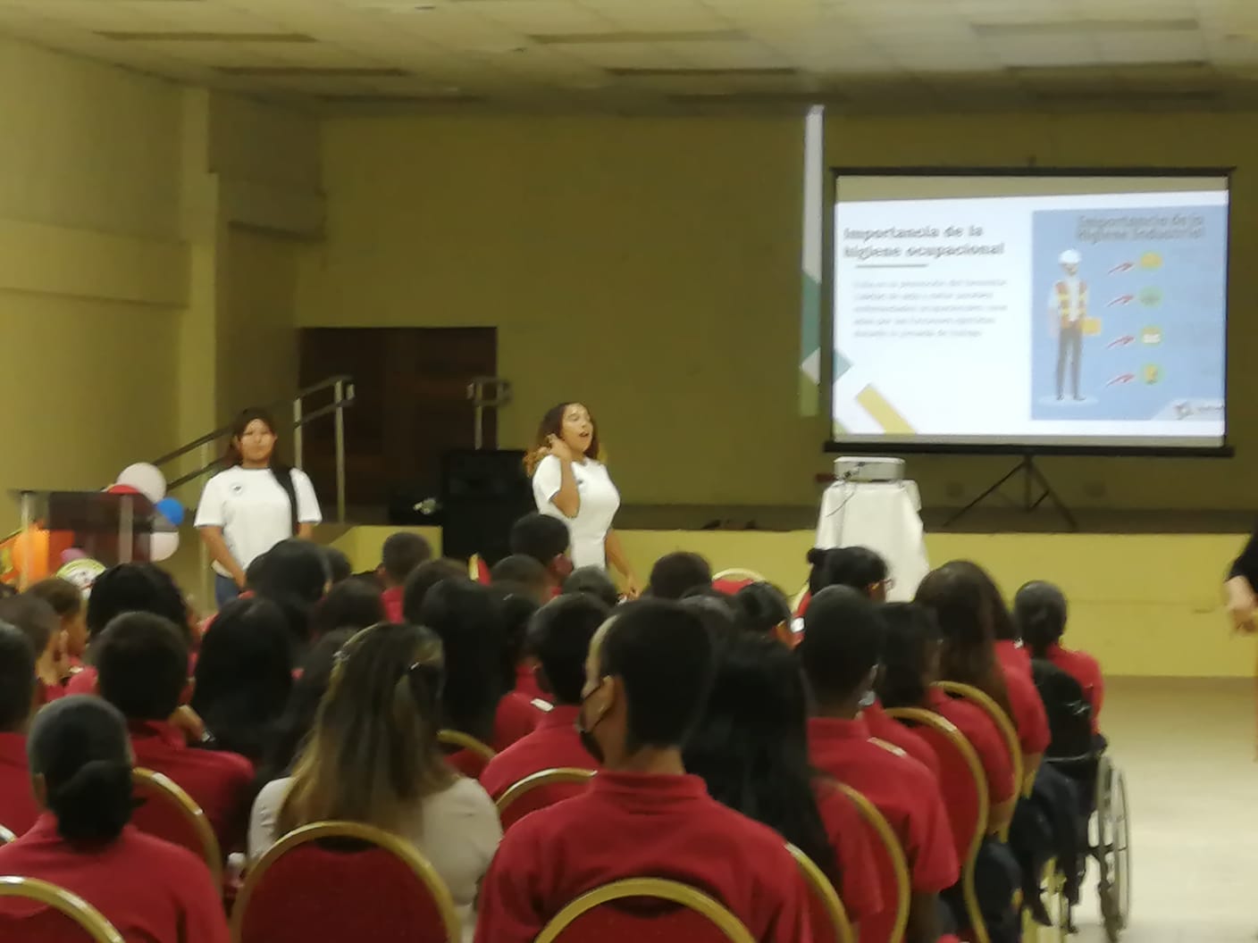 Estudiantes de CTI de la EVE son orientados en seguridad ocupacional
