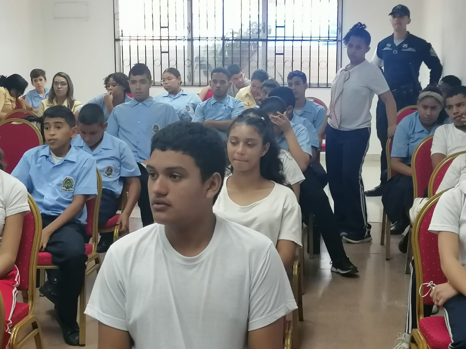 Policía brinda docencia a estudiantes de Herrera