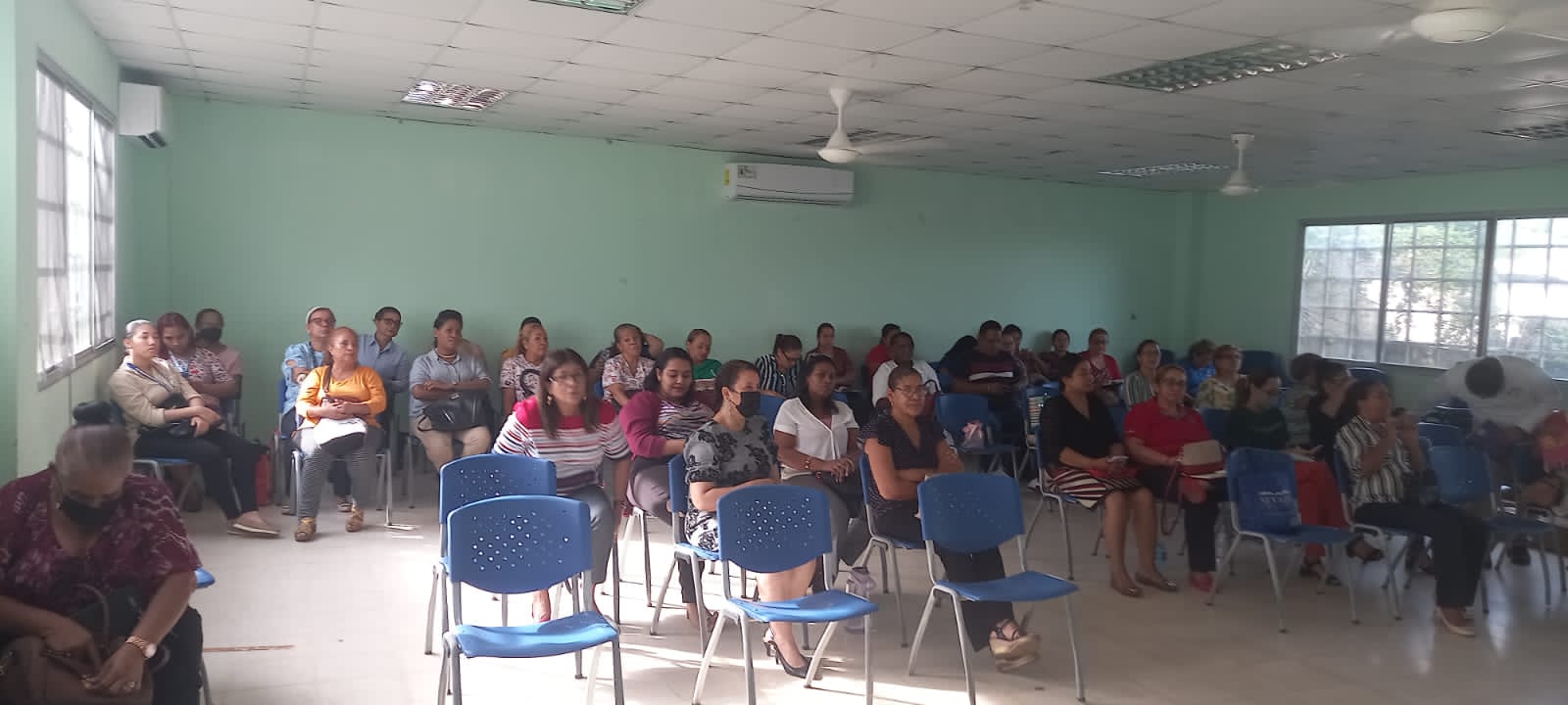 Capacitan a docentes de Tocumen sobre la lectura y escritura