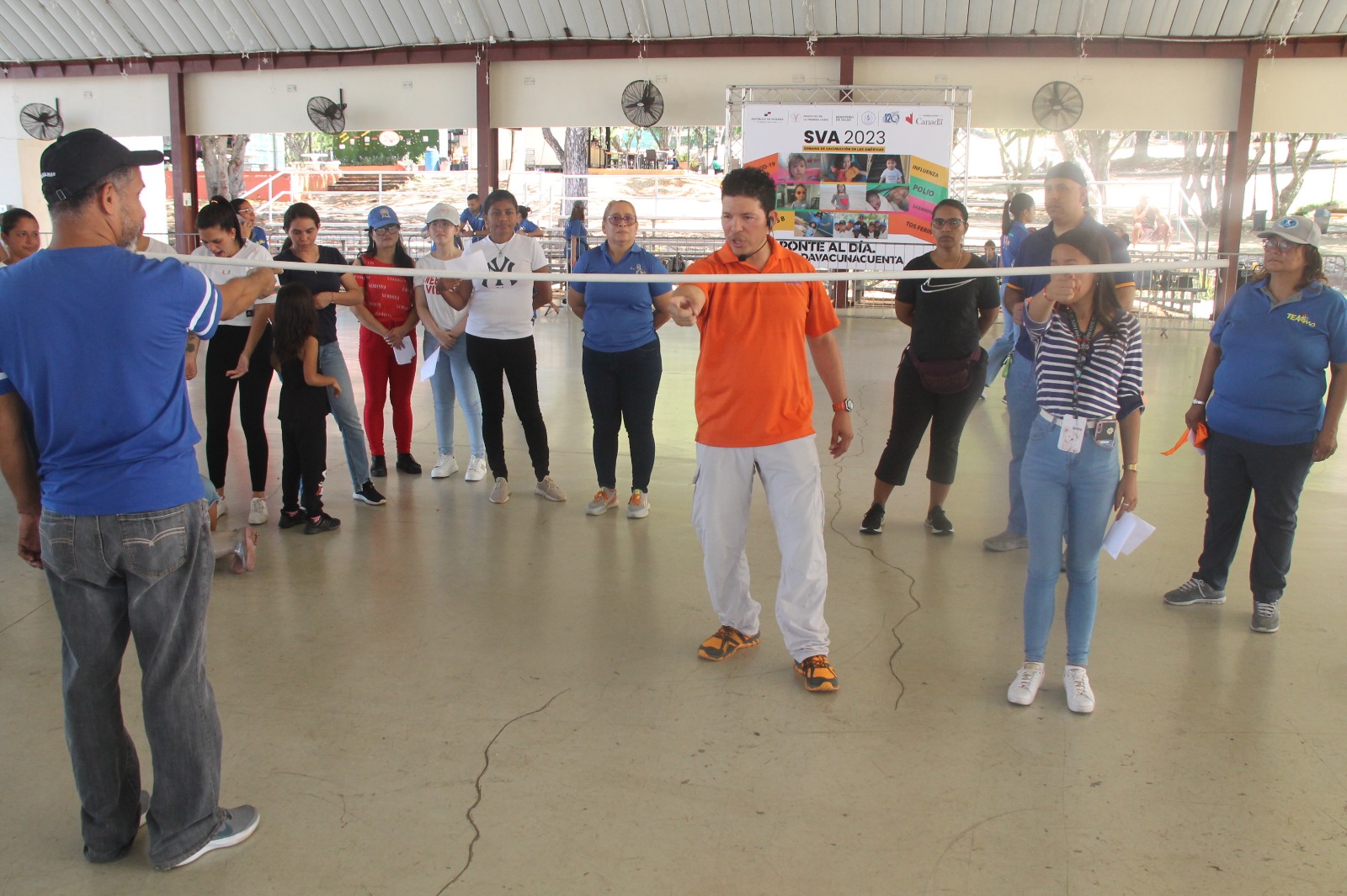 Padres del Programa de Autismo participan en Taller de Cuerdas