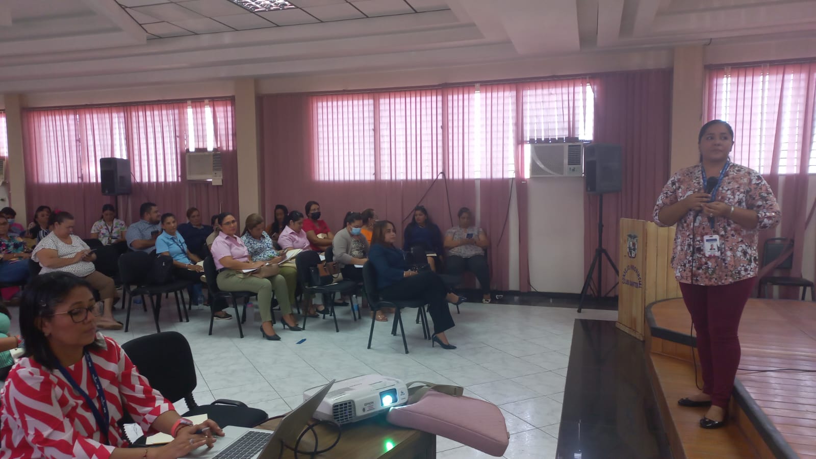 Servidores públicos de La Extensión de Los Santos se capacitan en Comunicación Asertiva