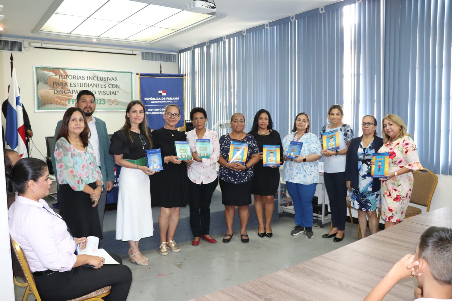 Presentan nuevos Recursos Didácticos Bilingües para estudiantes sordos