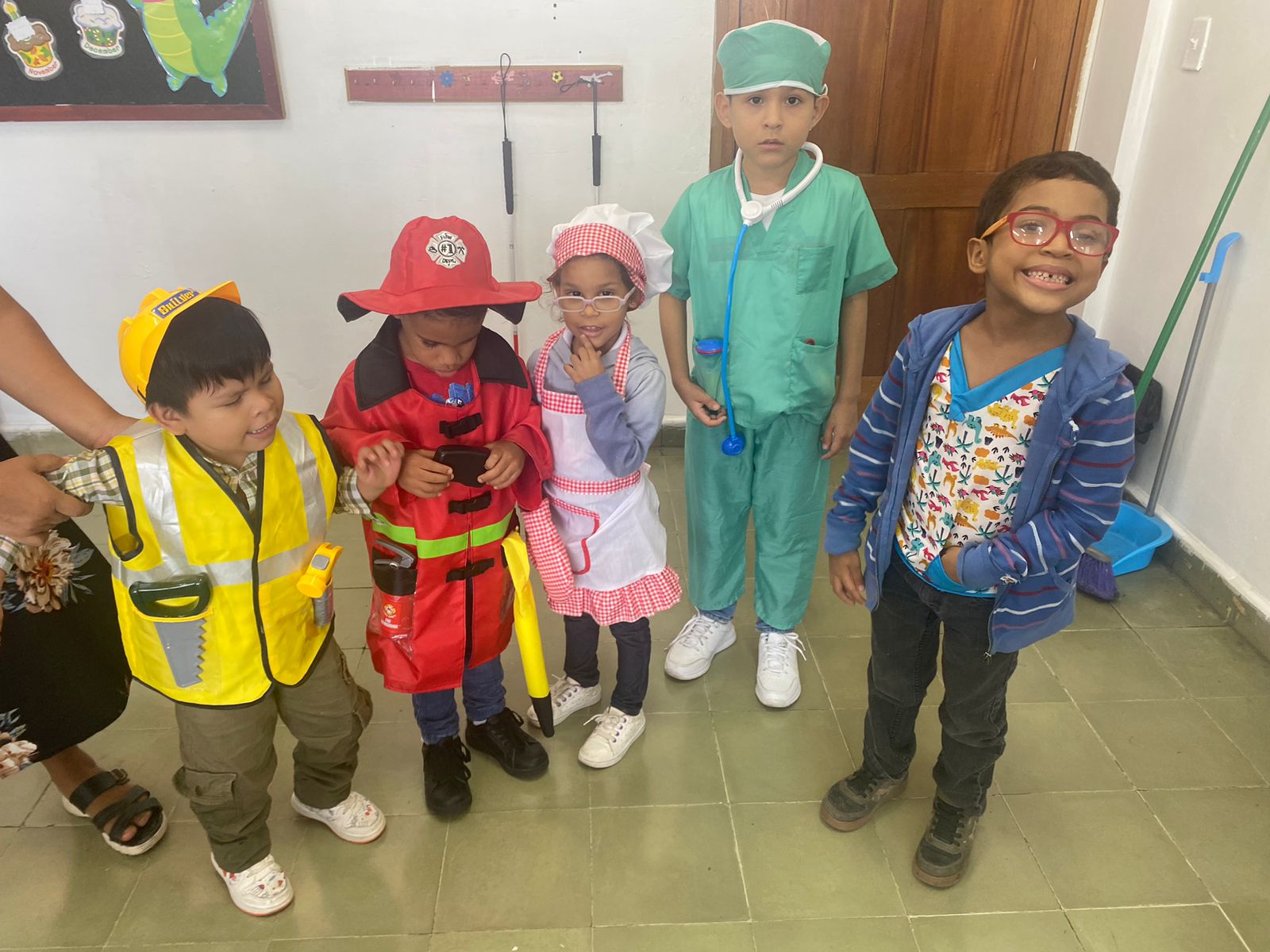 Estudiantes de Helen Keller conmemoran el Día del Trabajador