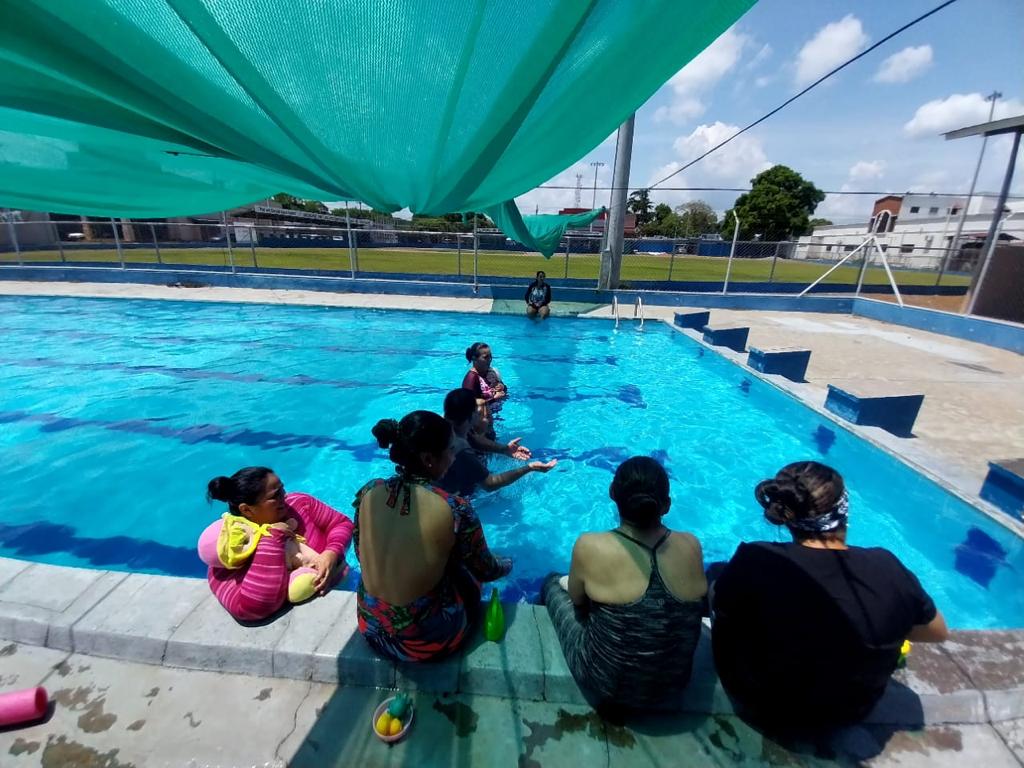 Estimuladores Tempranos de Chiriquí aprenden teoría de estimulación acuática