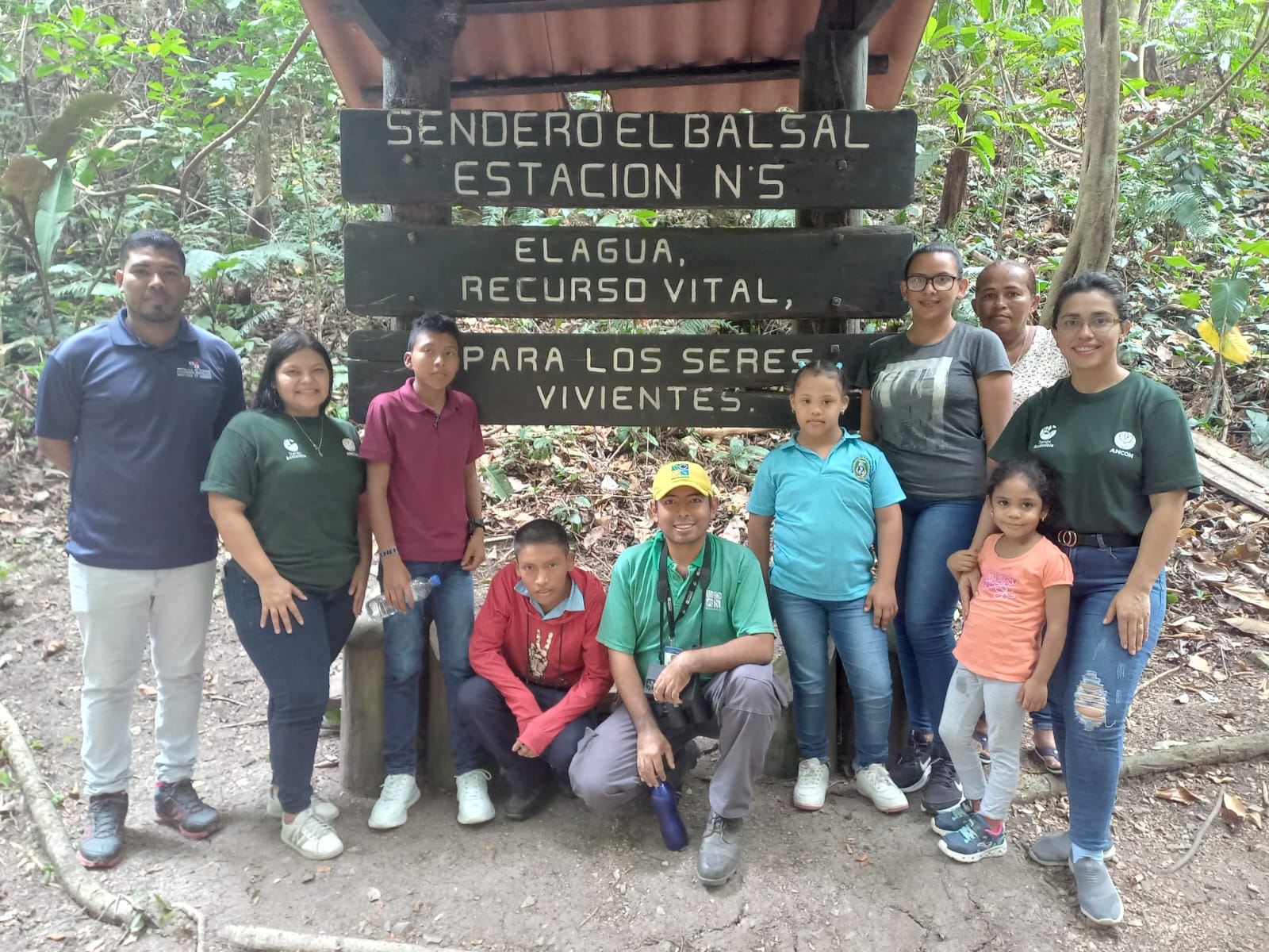 Estudiantes de Darién recorren el Sendero Balsal en Metetí