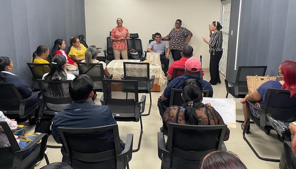 Capacitan a padres de Bocas del Toro en Tiflotecnología