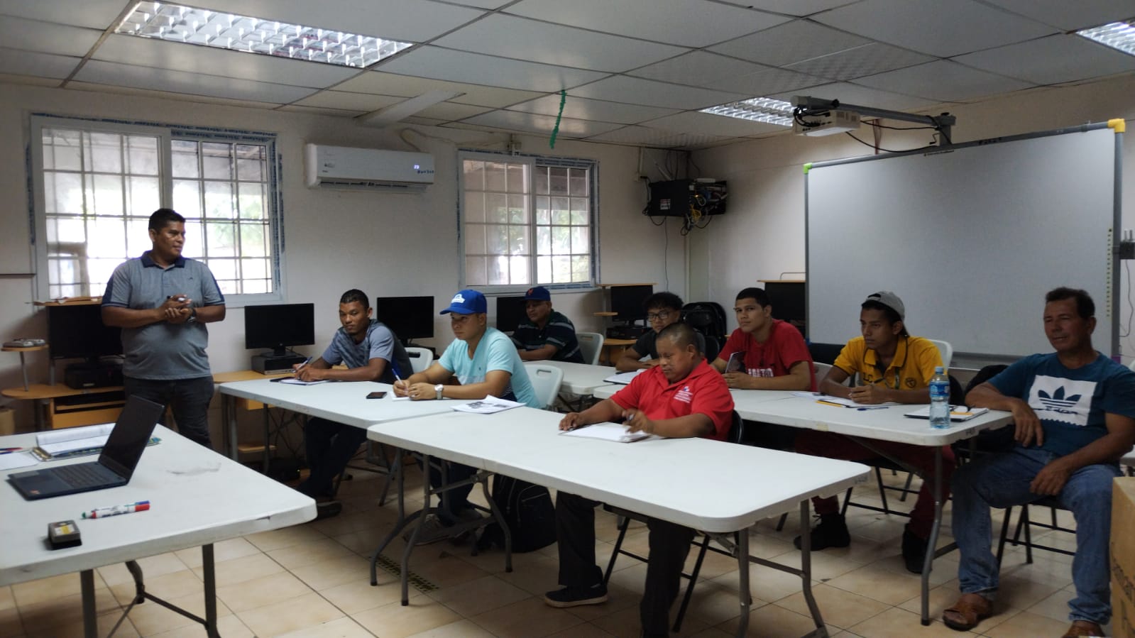 Estudiantes de Darién participan de curso de Bloque y Repello en el INADEH