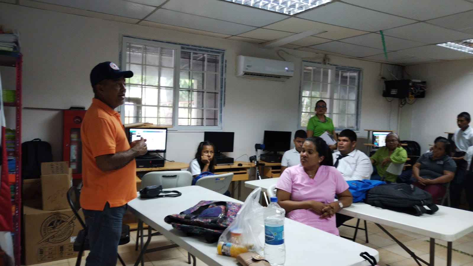 Comunidad Educativa de la Extensión de Darién recibe docencia sobre evacuación