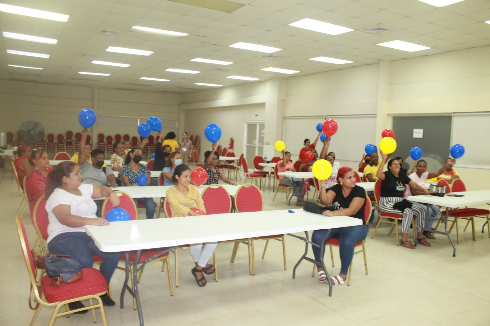 Padres de familia de la EVE participan en taller de higiene mental