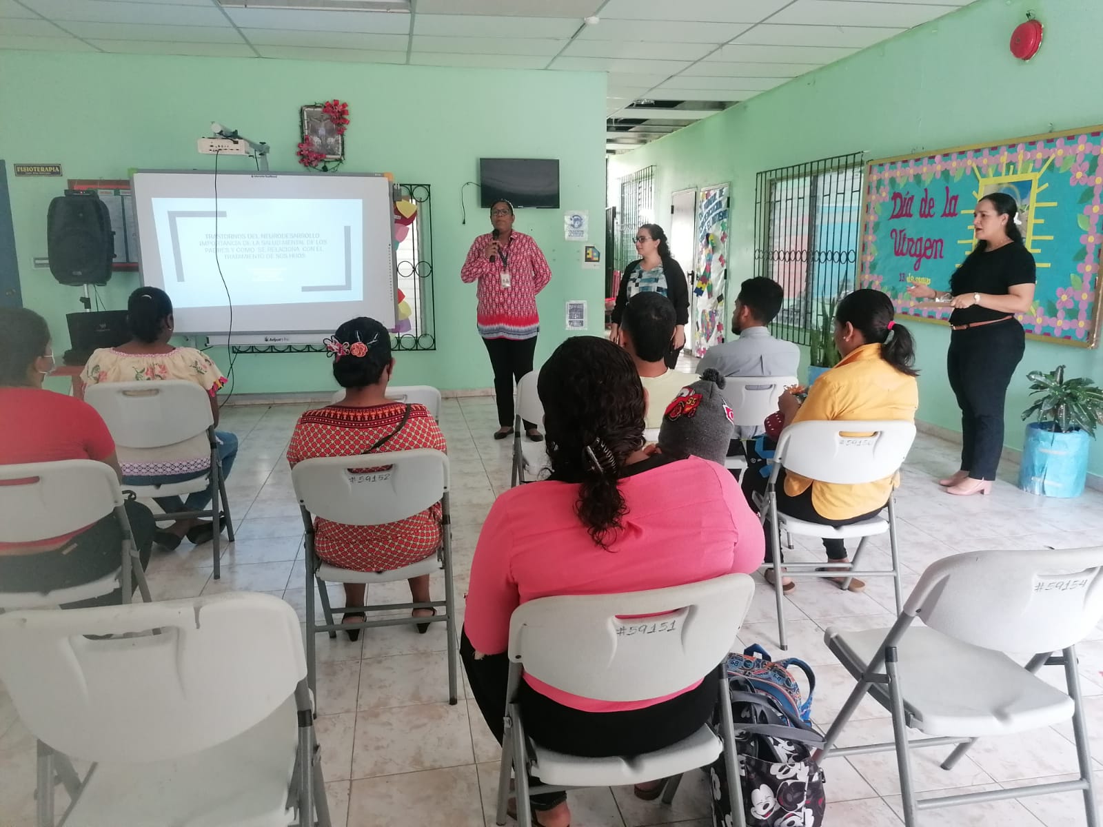 Padres de familias de Antón reciben docencia de salud mental