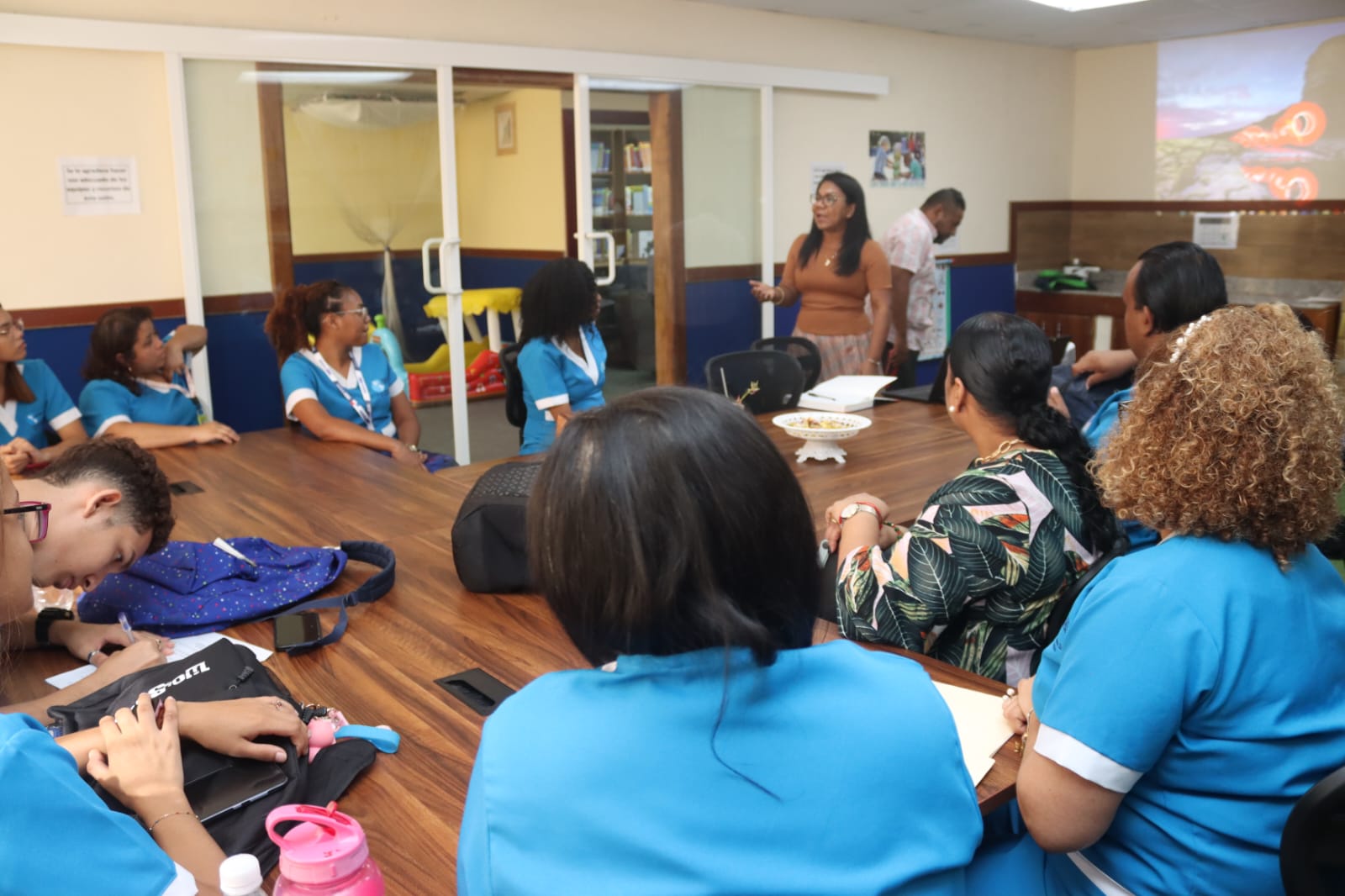 Estudiantes de UDELAS conocen accionar educativo de la Escuela de Enseñanza Especial