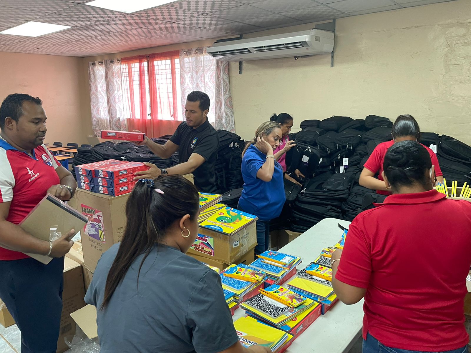 IPHE fortaleció accionar educativo con entrega de mochilas a estudiantes y docentes