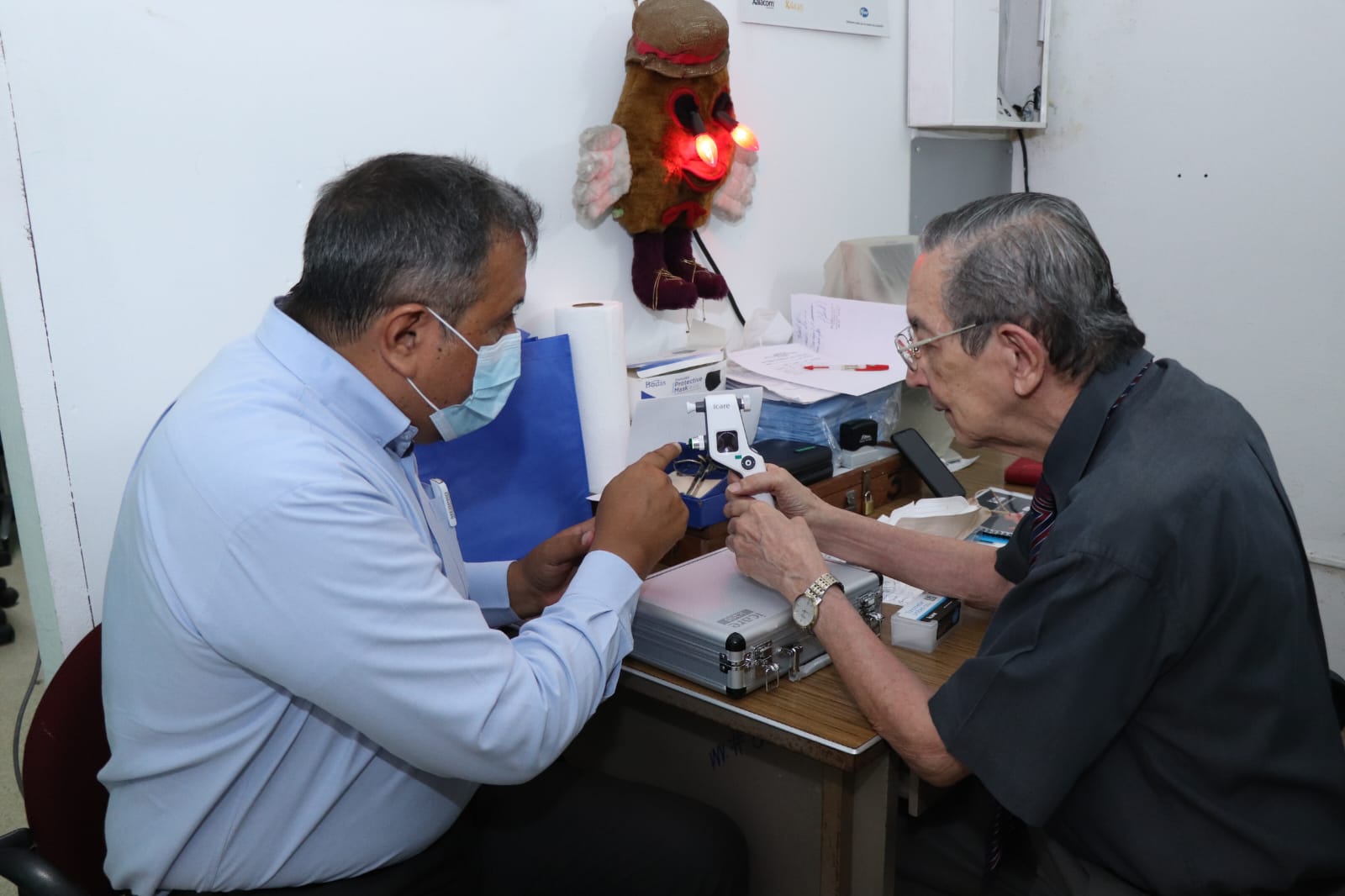 IPHE adquiere un Tonómetro para la medición de la tensión del globo ocular