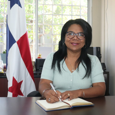 Directora -  Profesora Lorena Álveo
