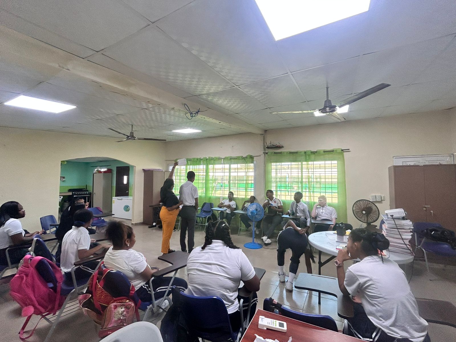 Estudiantes de la Extensión de Colón aprenden combatir el Bullying