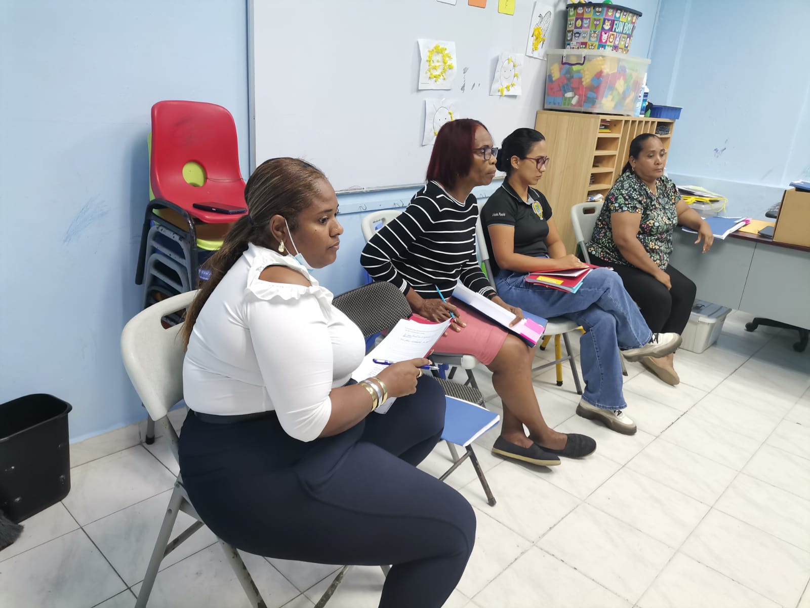 Administrativos de Colón se capacitan en el manejo de documentos confidenciales.