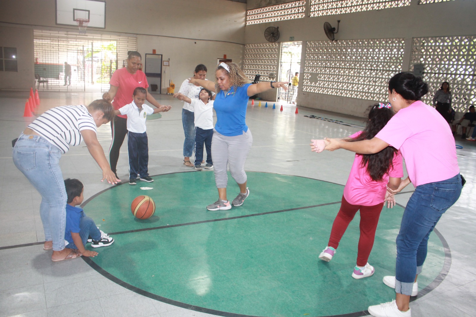 Fortalecen motricidad gruesa de estudiantes de autismo con circuito