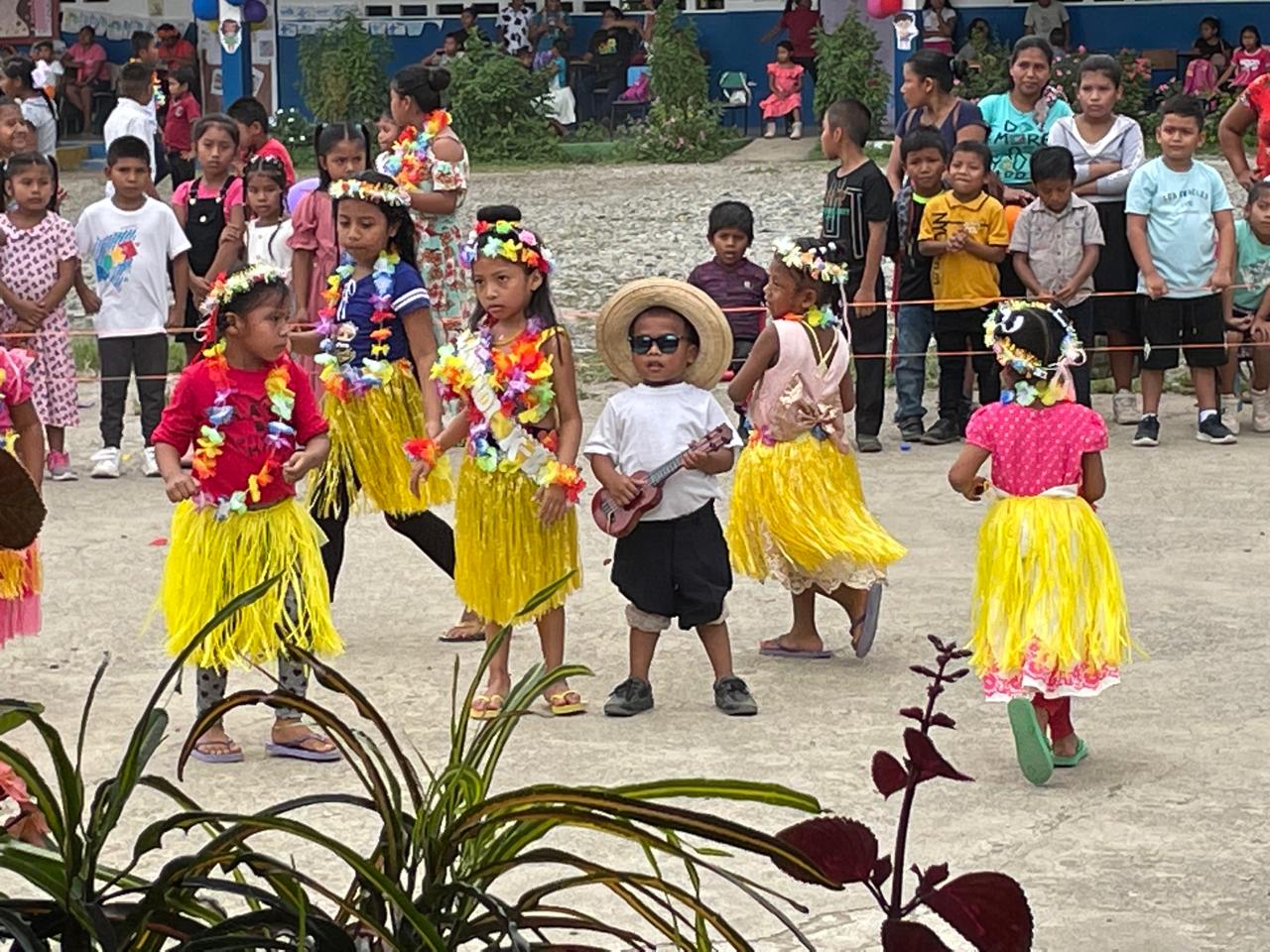Estudiantes de inclusión en Bocas del Toro participan de novatadas