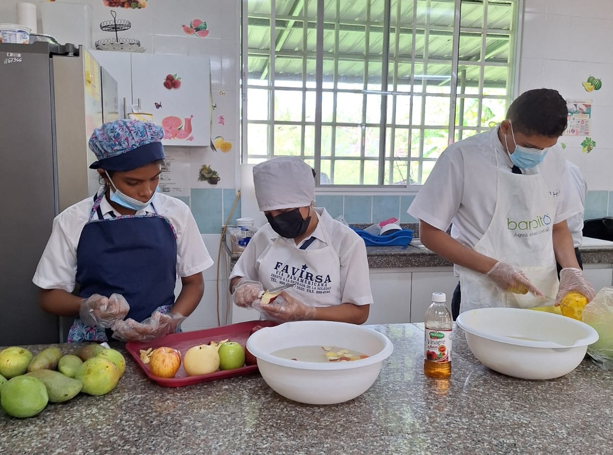 Estudiantes de Veraguas conocen la importancia de consumir frutas