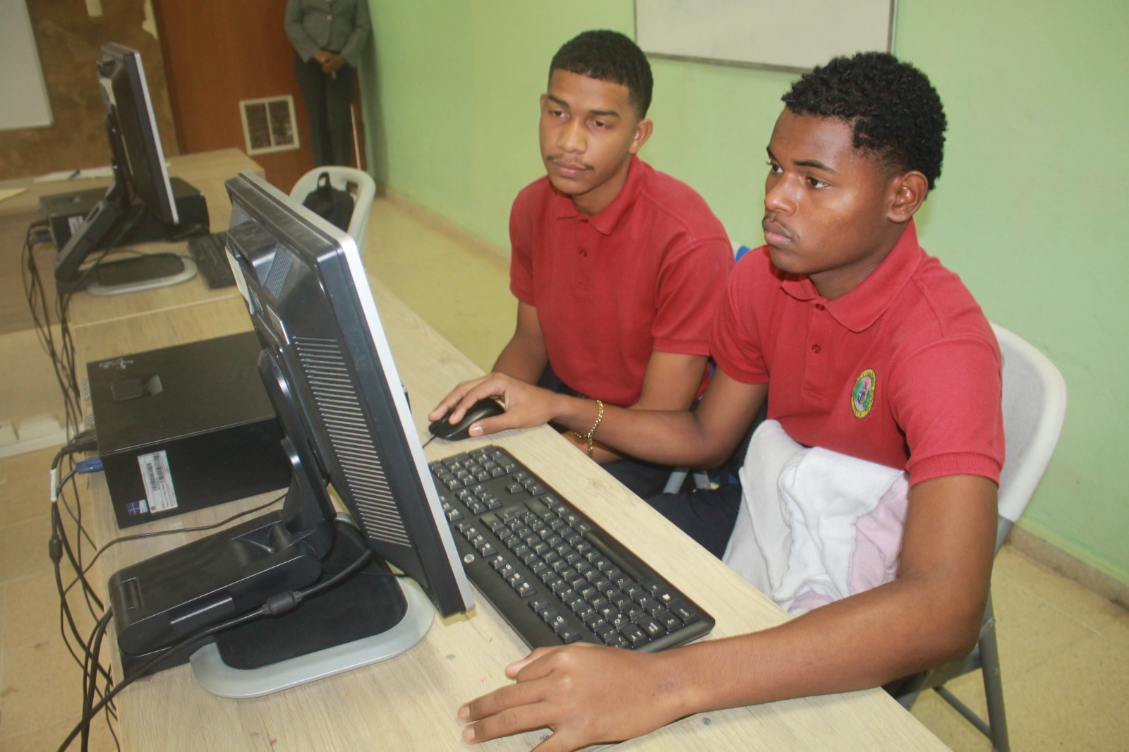 Orientan a estudiantes de la EVE en temas tecnológicos