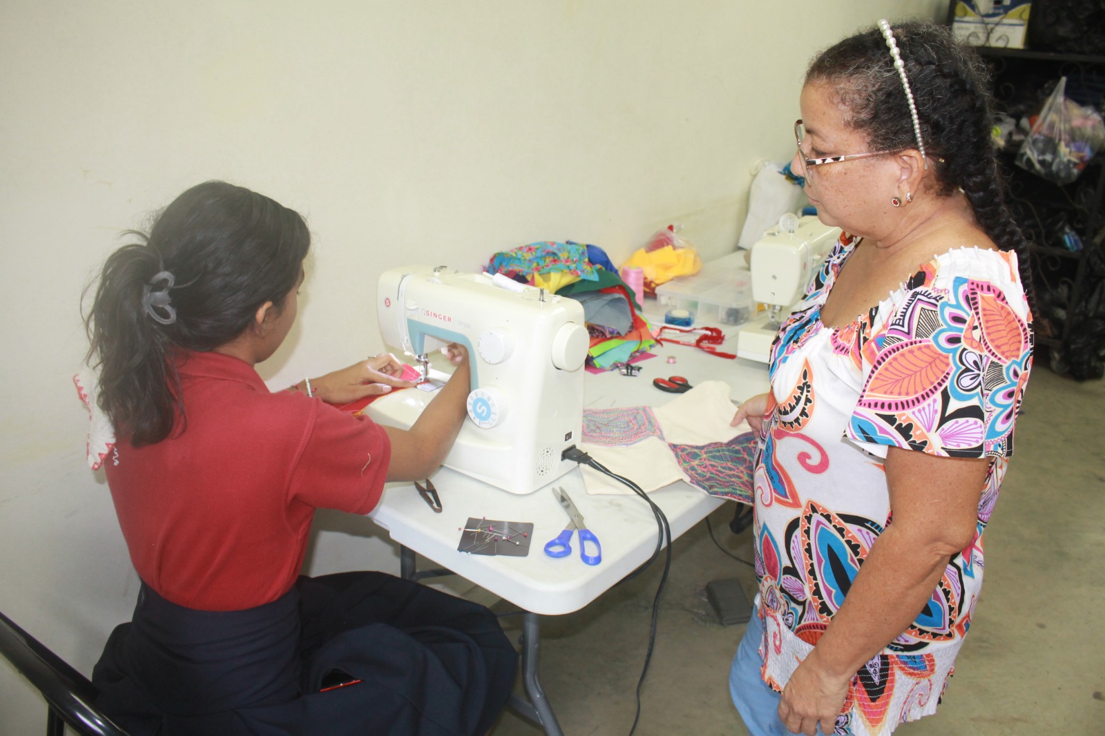 Estudiantes de CTI de Diseño y Confección aprenden técnicas textiles