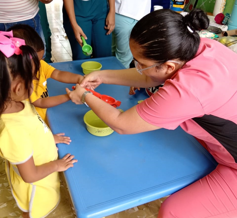 Taller Sensorial "Explorando los Sentidos" en la Extensión de Veraguas