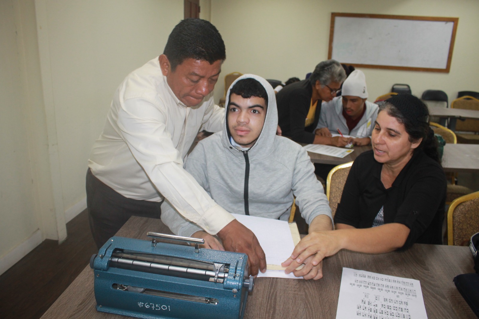 Refuerzan formación académica de estudiantes Ciegos con tutorías inclusivas