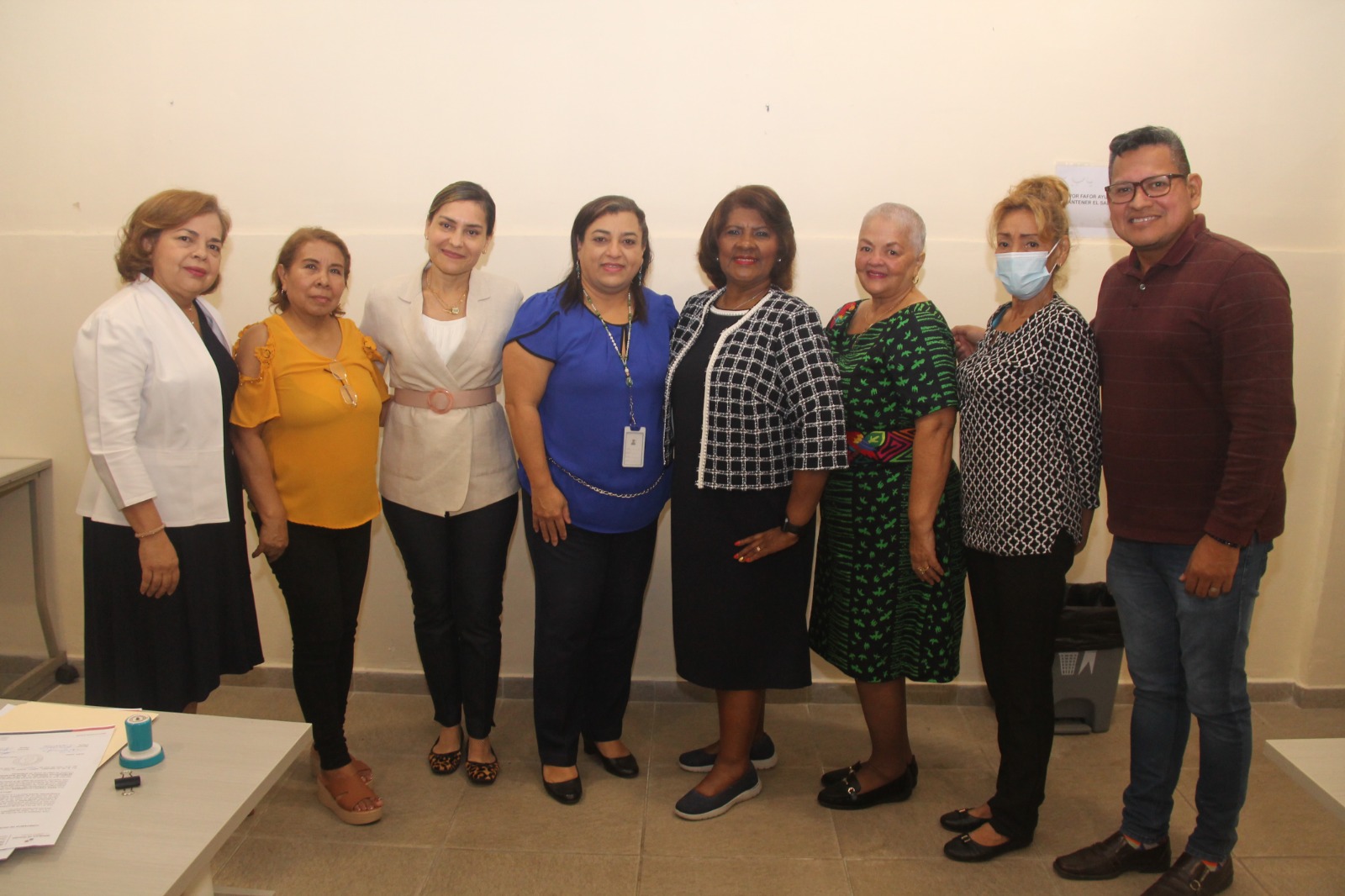 Ex servidores públicos reciben pago de Prima de Antigüedad