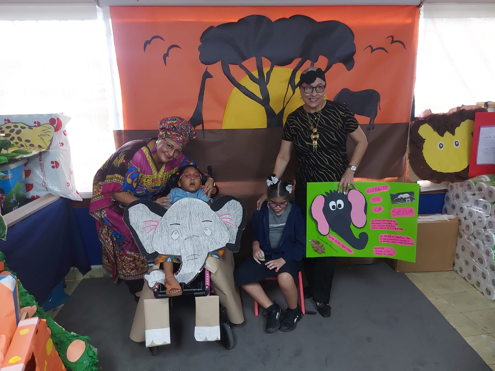 Estudiantes del Programa de Parálisis Cerebral realizan actividad: "Un Safari por el África"