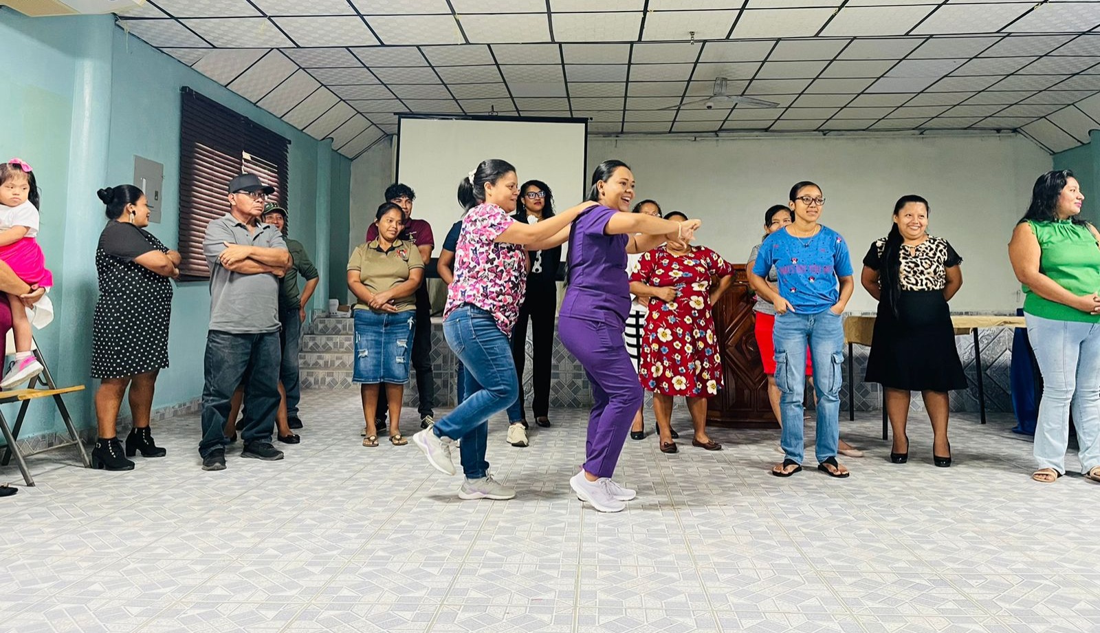 Padres de Bocas del Toro reciben docencia sobre salud y emociones