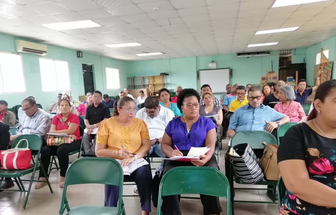 Directivos se instruyen en procedimientos administrativos