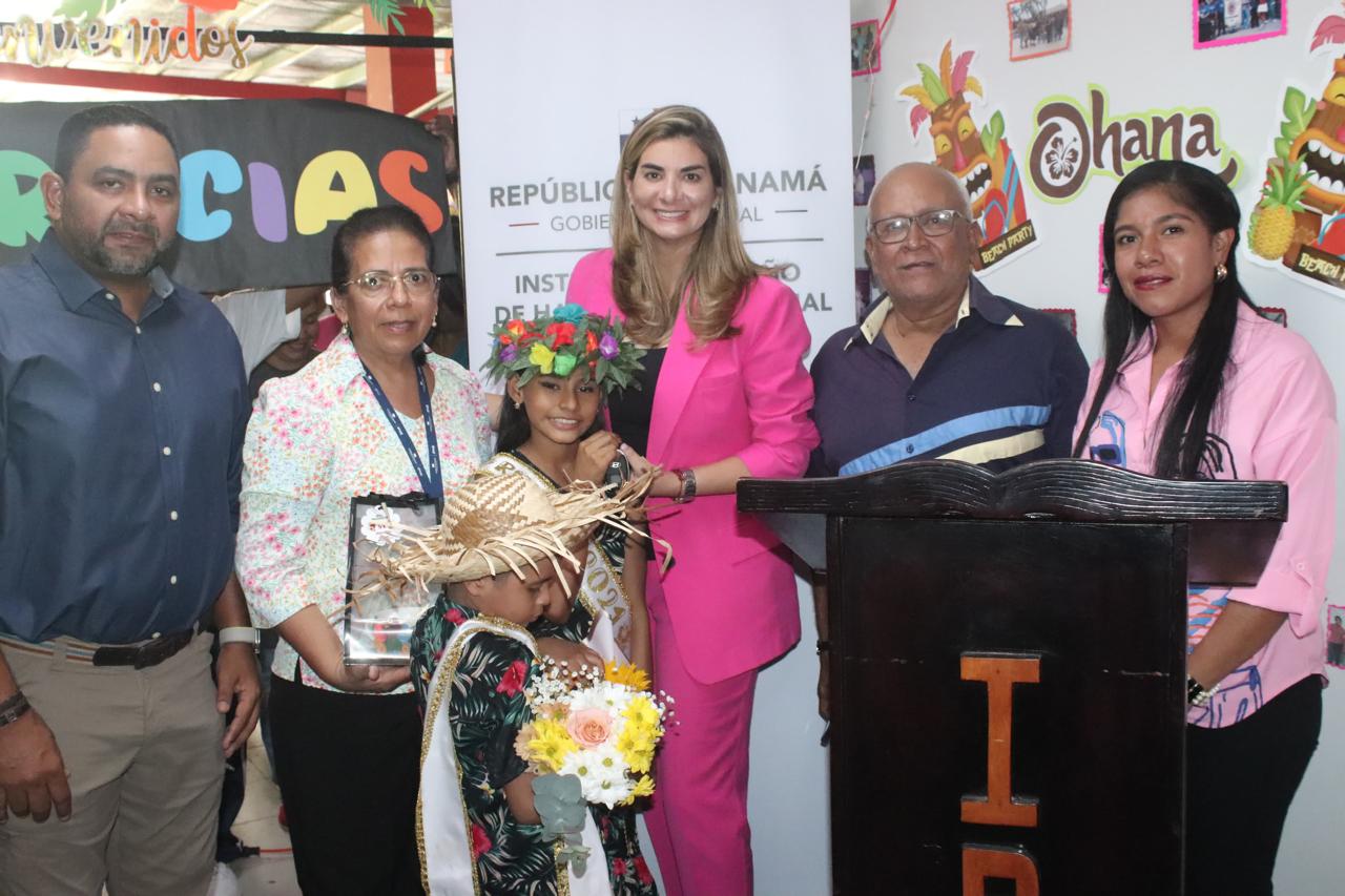 La Junta de Carnaval de Penonomé dona automóvil al IPHE