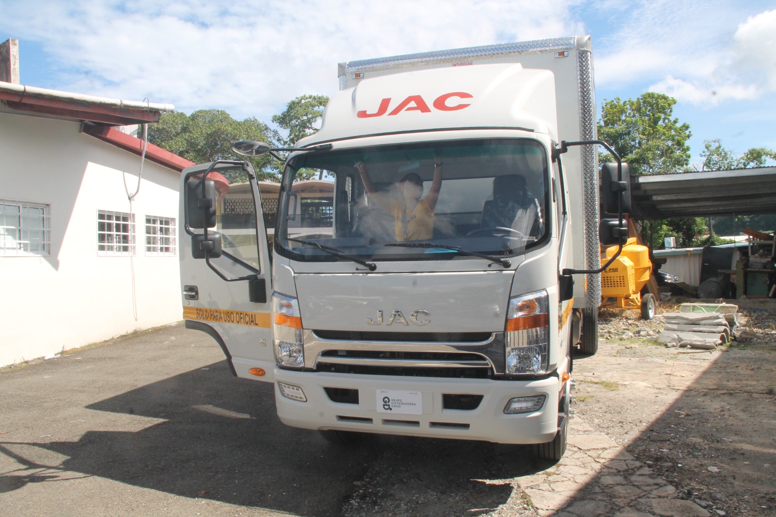 IPHE adquiere camión para el traslado de materiales a las sedes en todo el país.