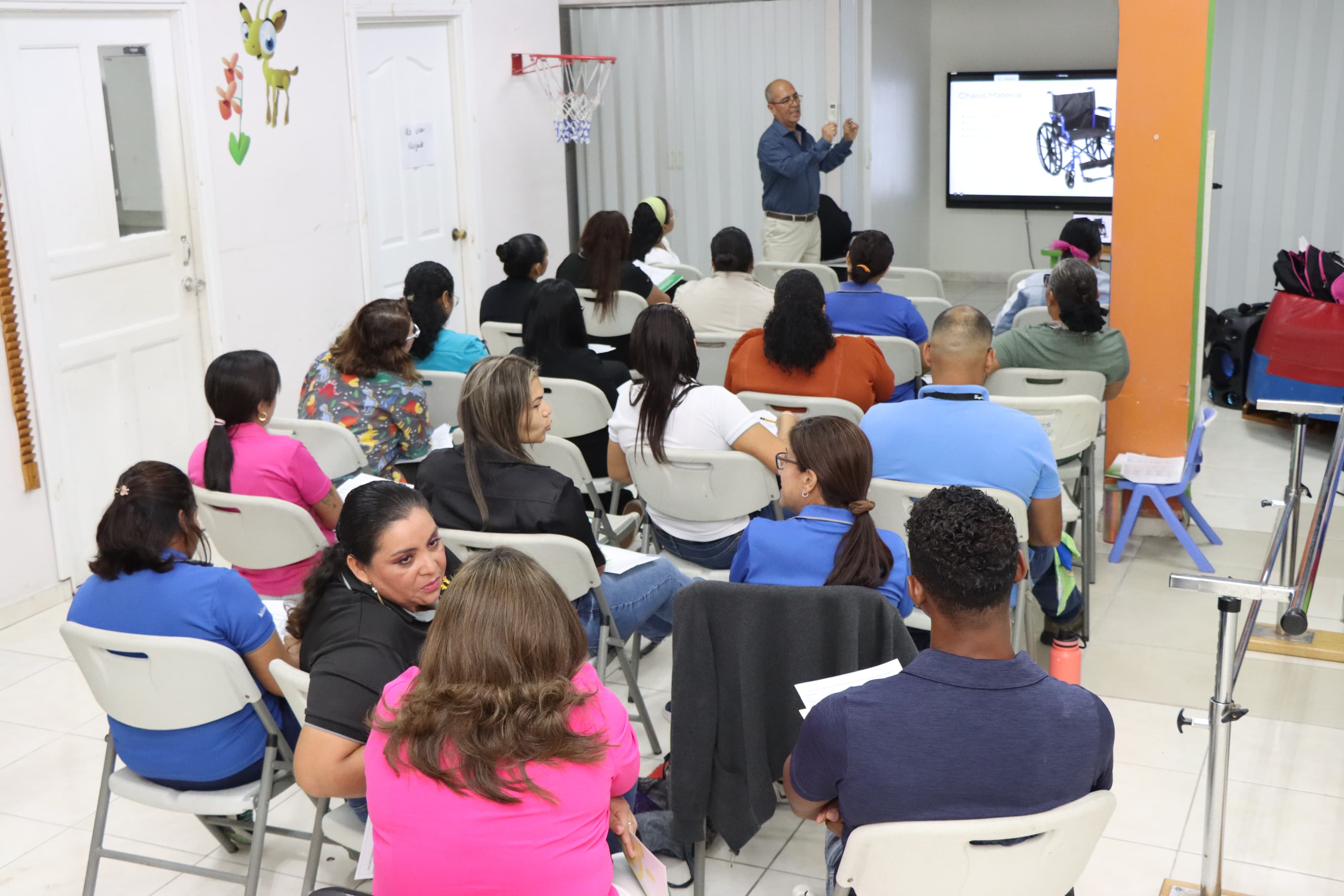 Terapeutas participan de taller sobre Medición de sillas de ruedas