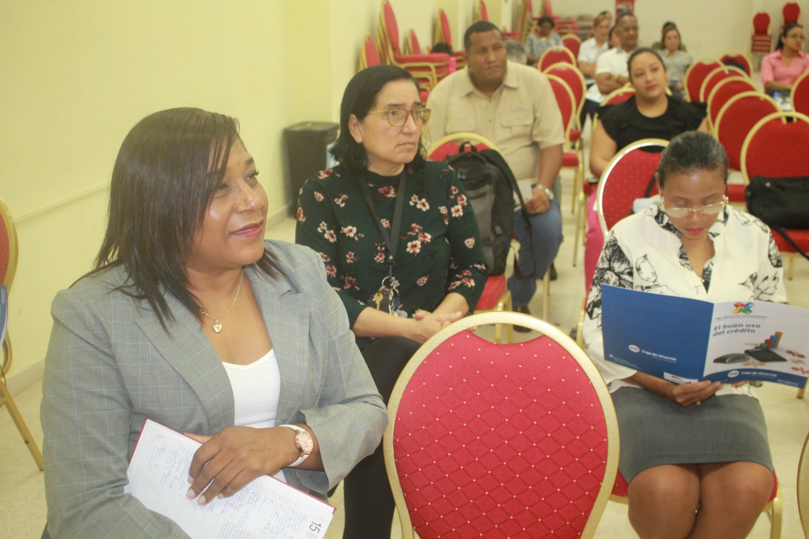 Fortalecen conocimientos sobre cultura financiera de docentes de la EVE