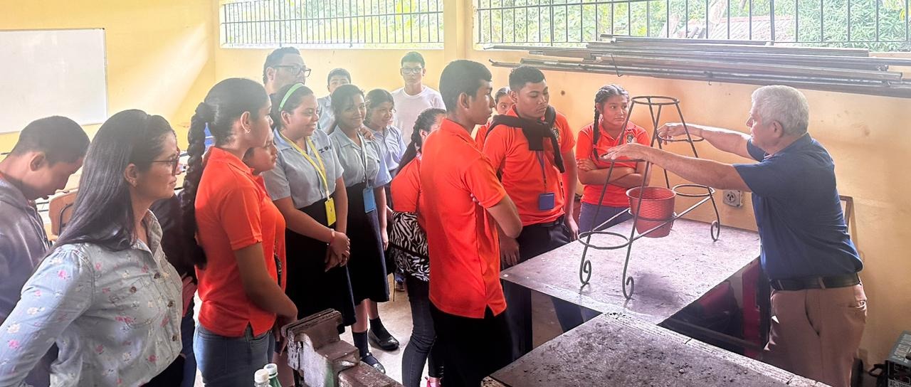 Estudiantes de Noveno Grado en Veraguas conocen sobre talleres de CTI