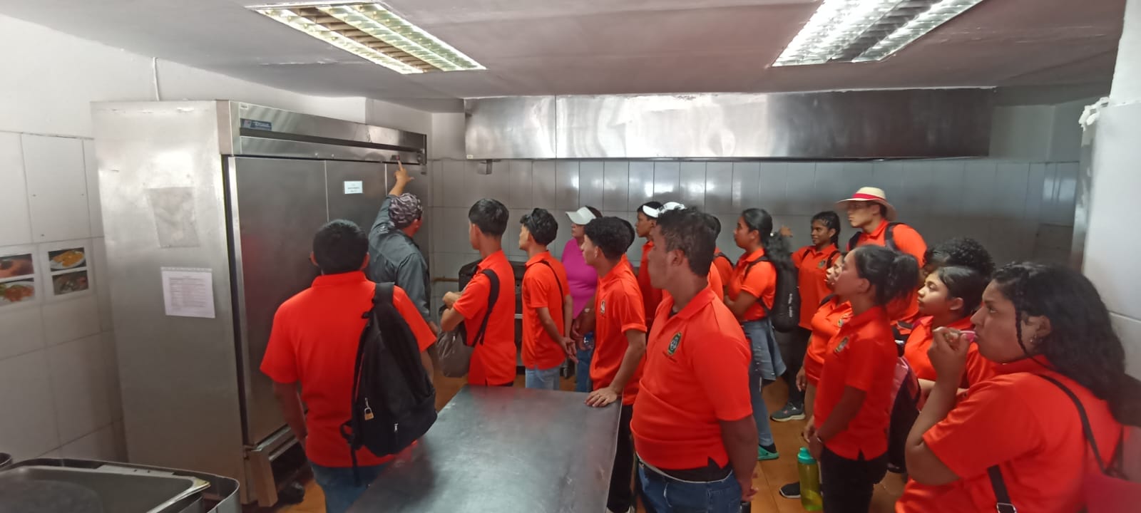 Estudiantes de Veraguas realizan gira educativa al Hotel Playa Blanca