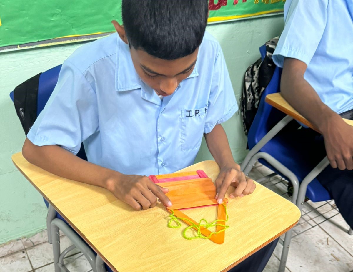 Estudiantes de Antón Realizan Proyecto de Artesanías en Madera