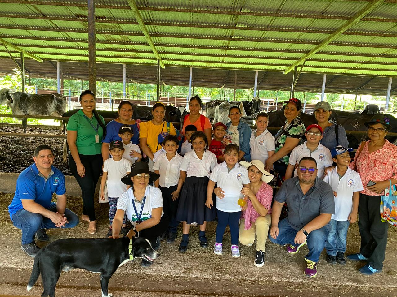 Estudiantes de la Extensión de Herrera visitan Ecoparque en Natá