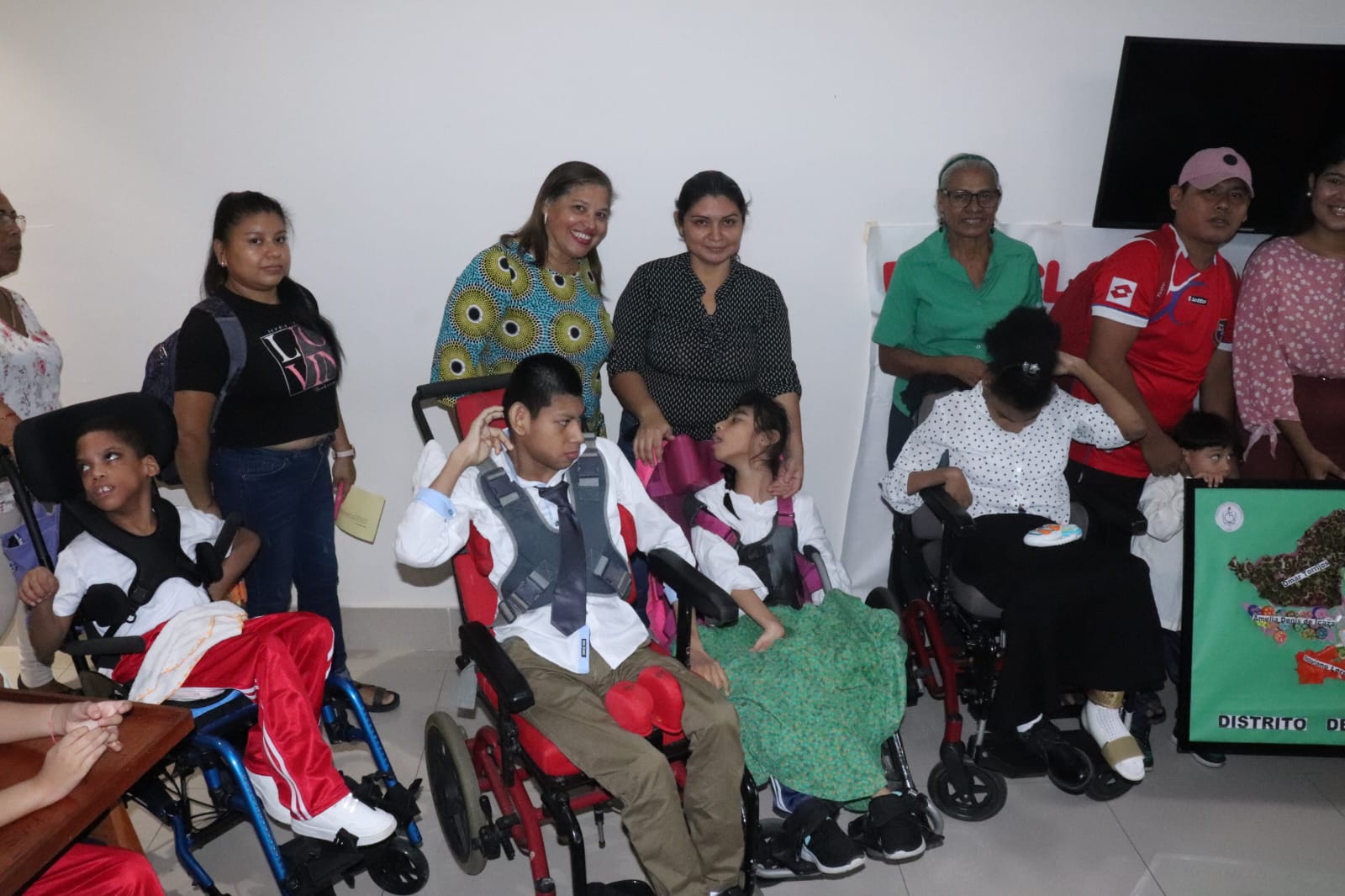 Estudiantes confeccionan “Mapa Reciclado” para conmemorar el 54 Aniversario de San Miguelito