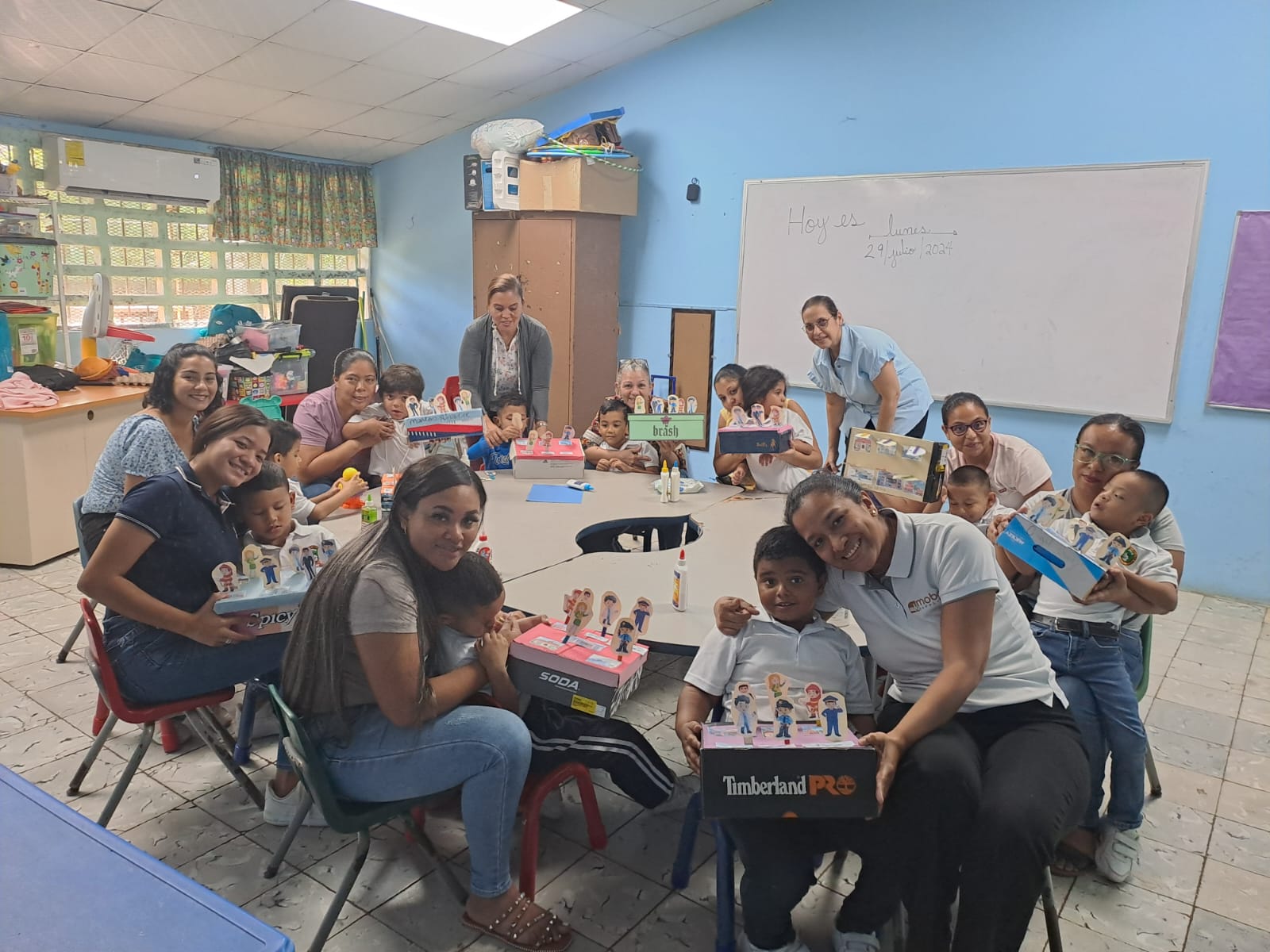 Estudiantes con discapacidad del C.E.B.G. Villa Catalina participan de un taller