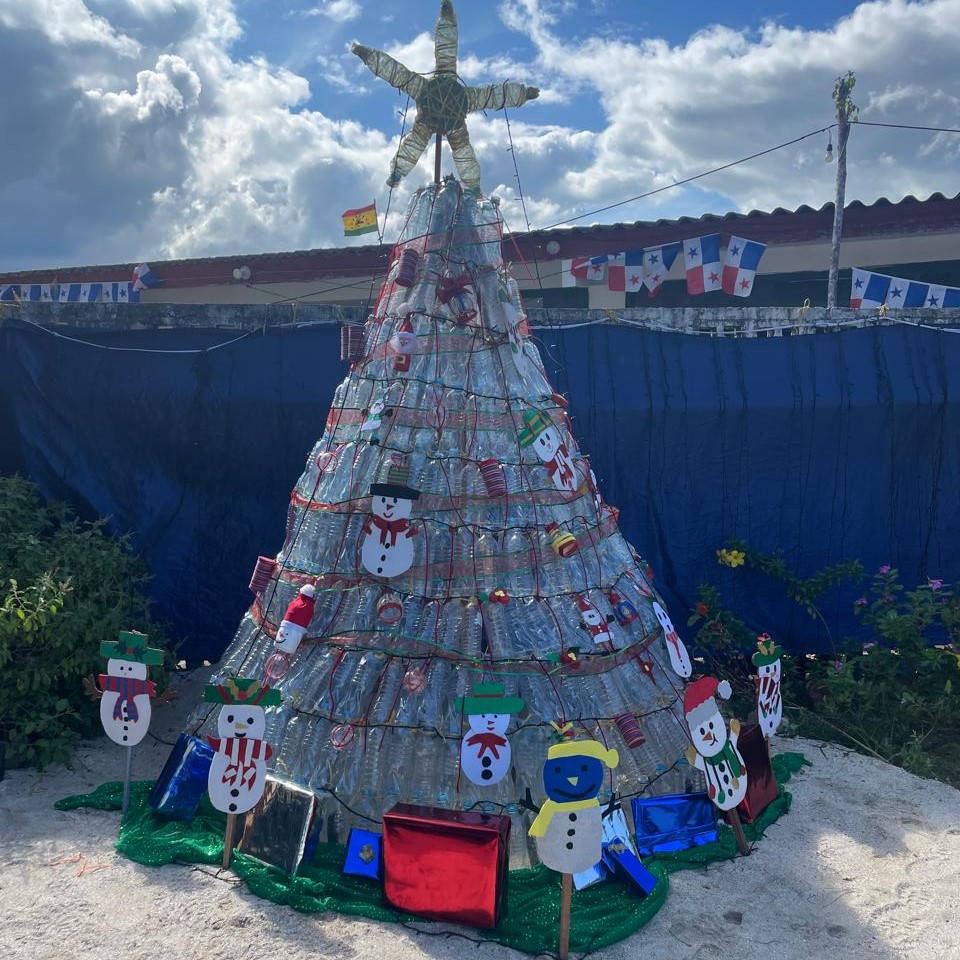 Proyecto Navideño en Guna Yala promueve el trabajo en equipo y la conciencia Ambiental
