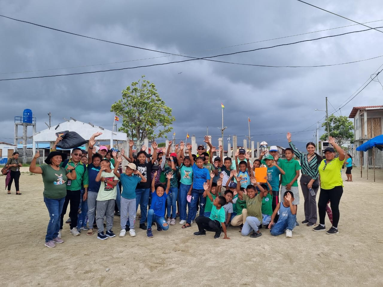 Estudiantes de Narganá celebran el Día de la Tierra con acciones ambientales.