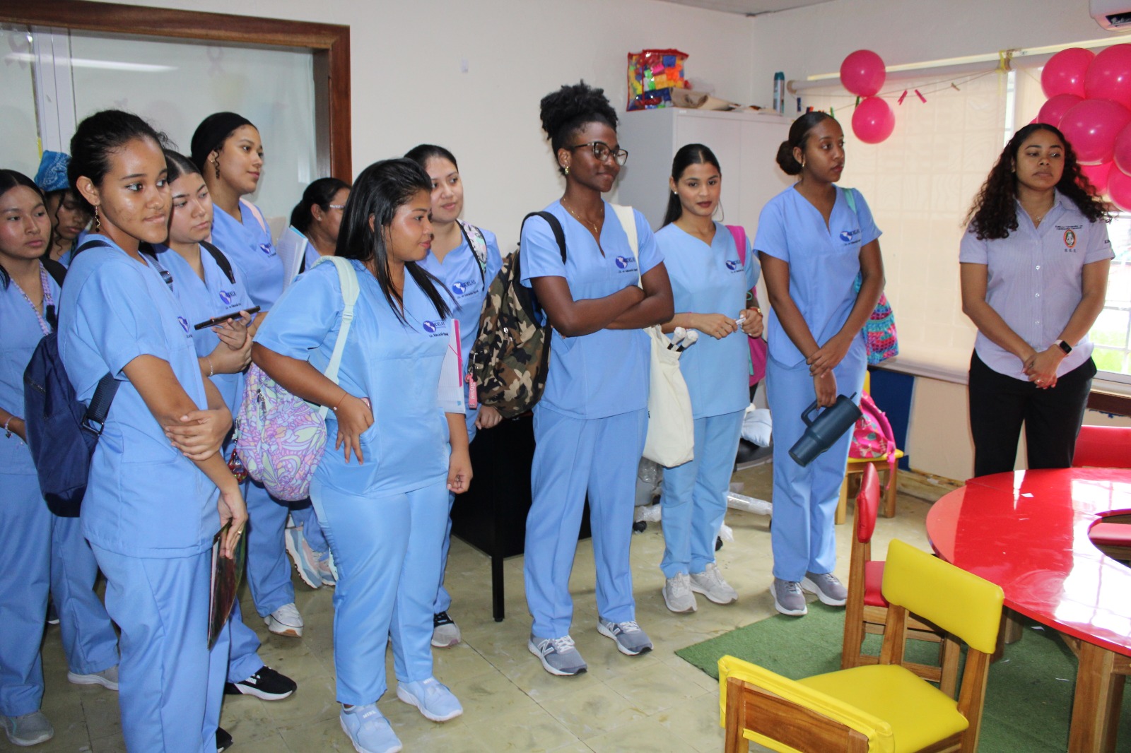 Estudiantes de UDELAS visitan escuelas y programas del IPHE sede