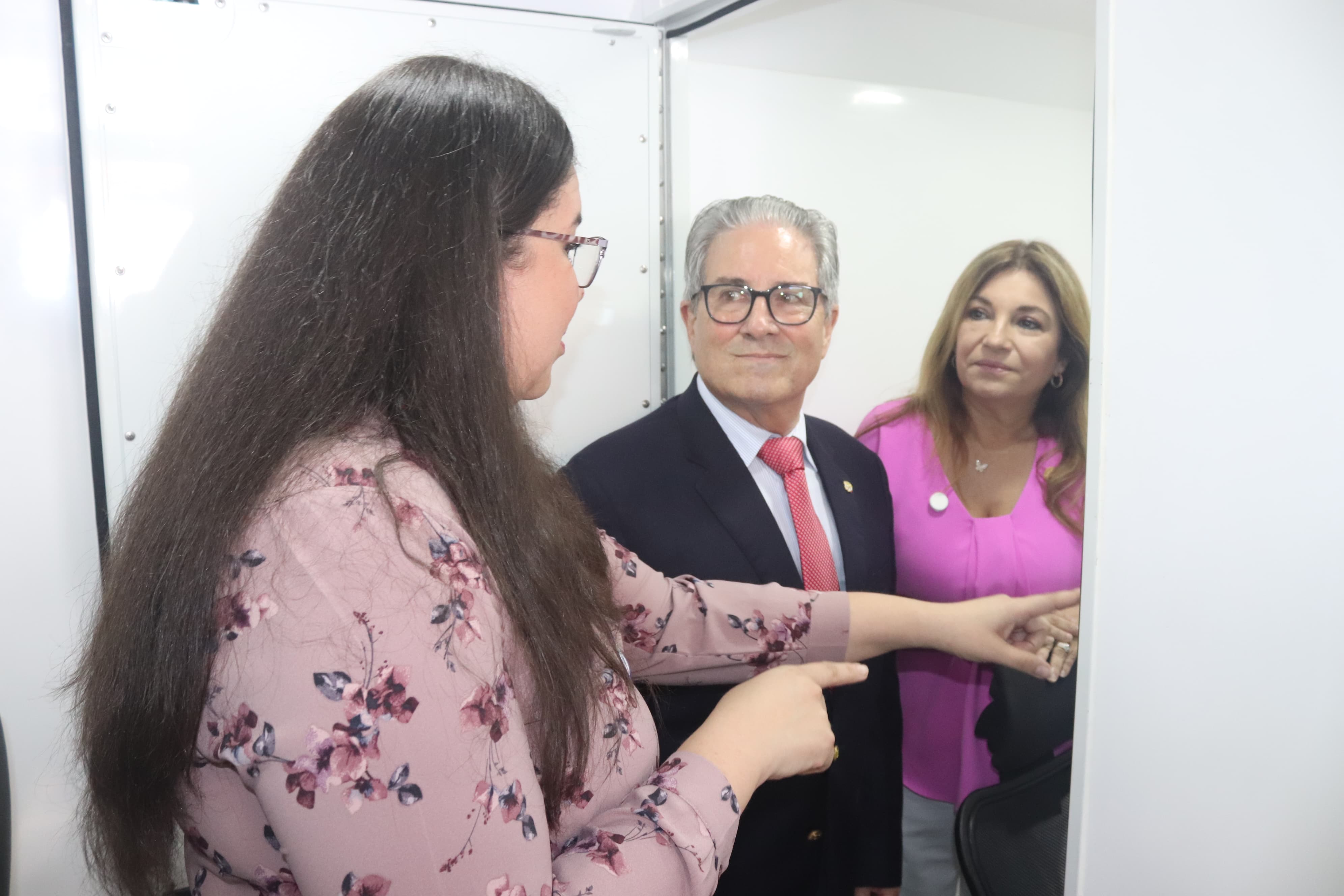 Fonoaudiólogos del IPHE brindarán servicios de audiometrías en moderna unidad móvil del despacho de la primera dama
