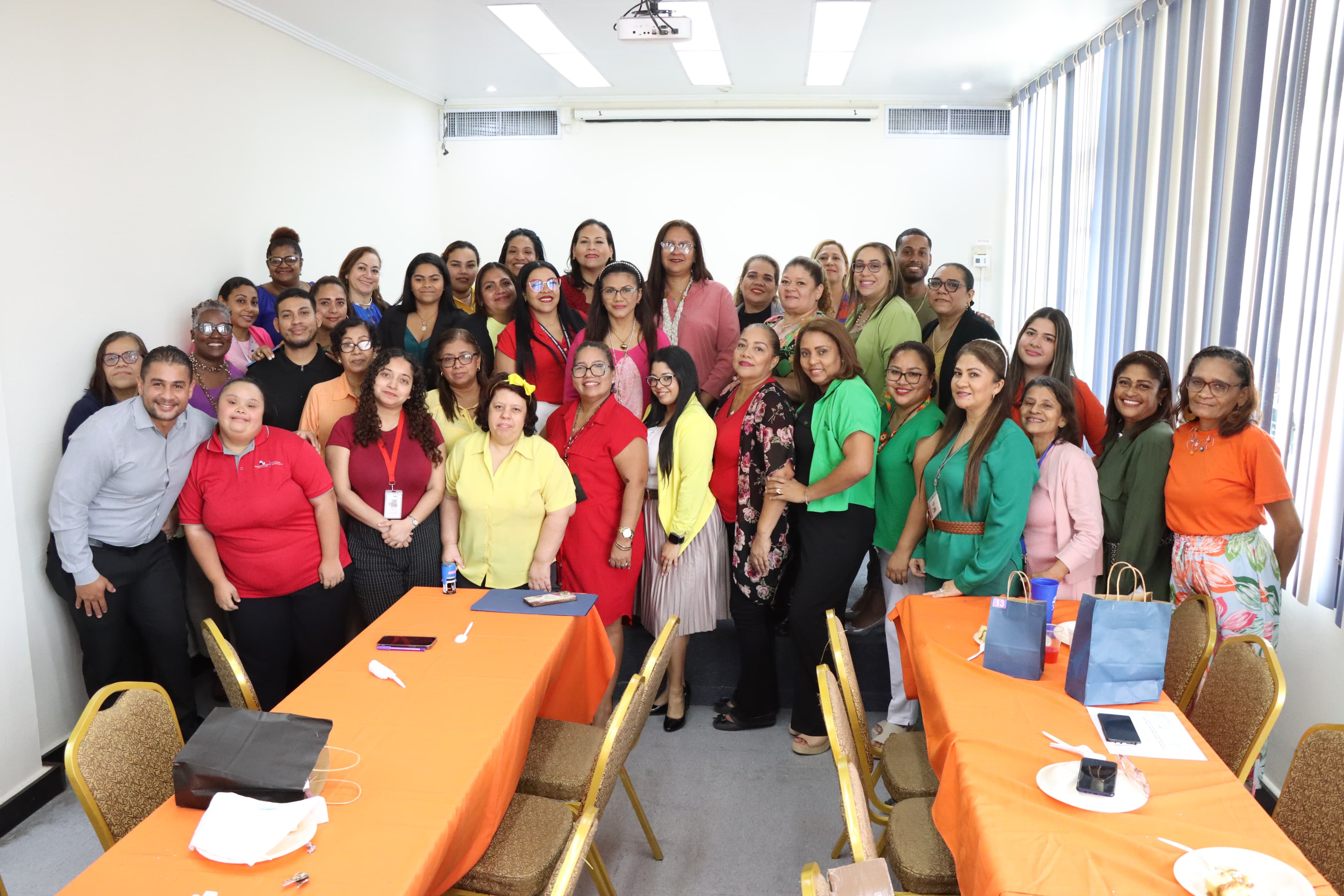 El IPHE celebra el Día del Profesional de Recursos Humanos reconociendo a su personal con más de 25 años de servicio