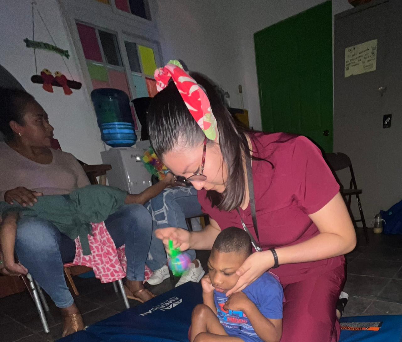 El Departamento de Voz, Audición y Lenguaje del IPHE estimula el desarrollo de niños con parálisis cerebral infantil.